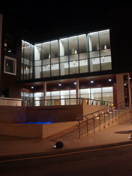Biblioteca Municipal vista general Noche